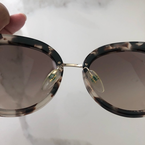Prada sunglasses - Picture 9 of 9